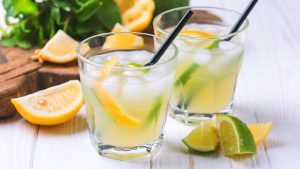 Lemon Spritz mit Limetten und Zitronen