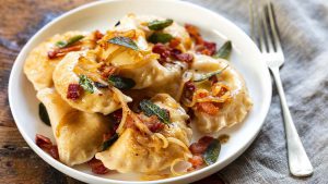 Piroggen mit Bacon und Salbei