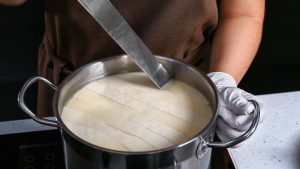 Der Käsebruch beim Mozzarella selber machen