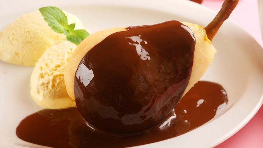 Original Birne Helene mit heißer Schokosoße und Vanilleeis • Koch-Mit