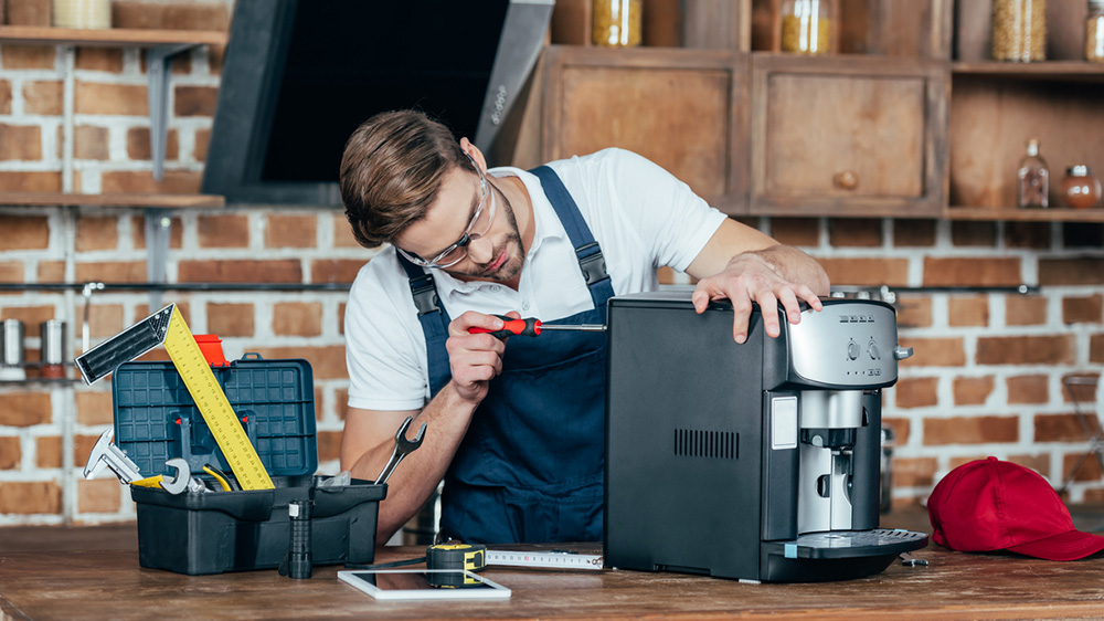 Reparatur einer Kaffeemaschine