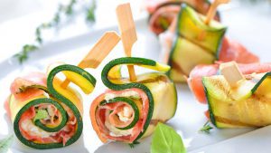 Zucchiniröllchen mit Schinken als Vorspeise