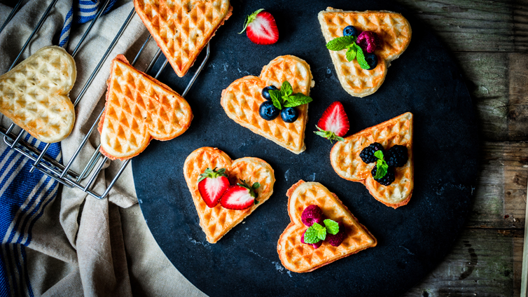 Low-Carb-Waffeln Herzform mit Beeren