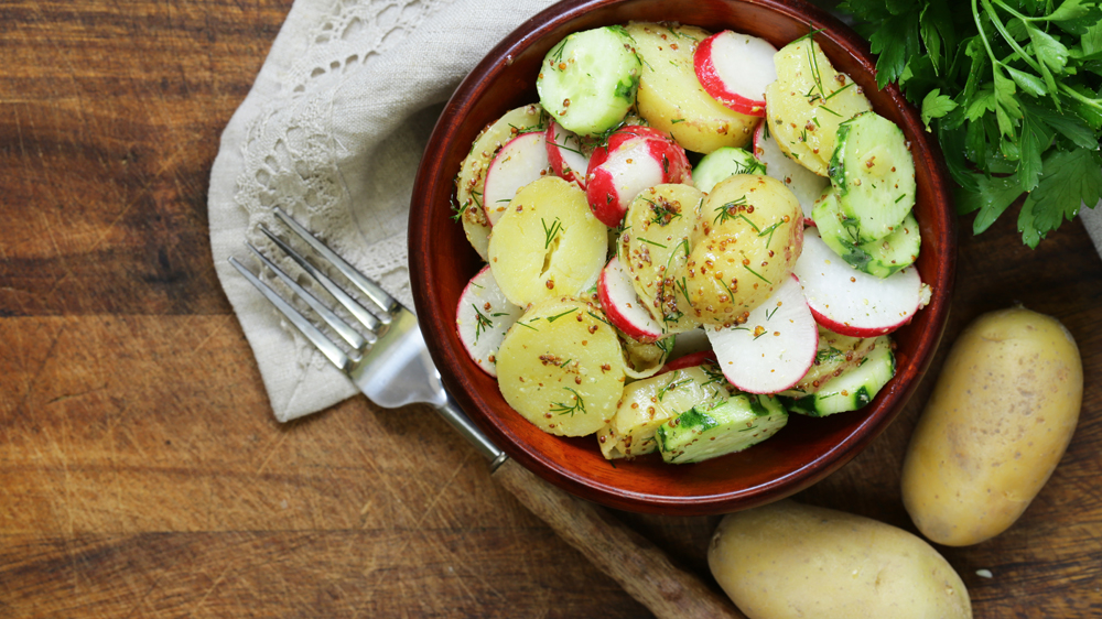 Kartoffelsalat mit Radieschen und Senfdressing