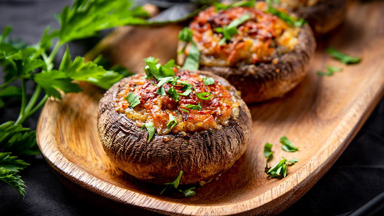 Gefüllte Champignons grillen | Mit viel Käse • Koch-Mit