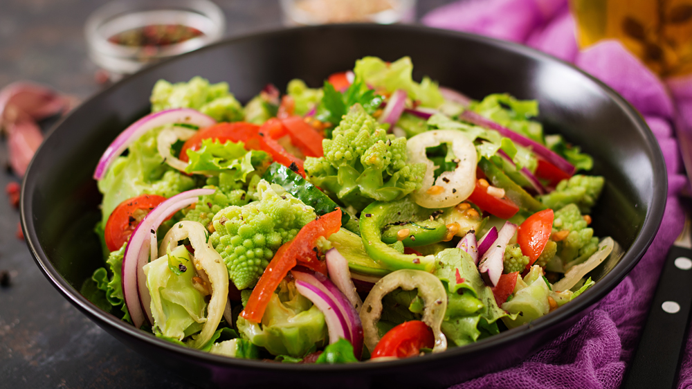 Romanesco, knackig als Rohkost-Salat