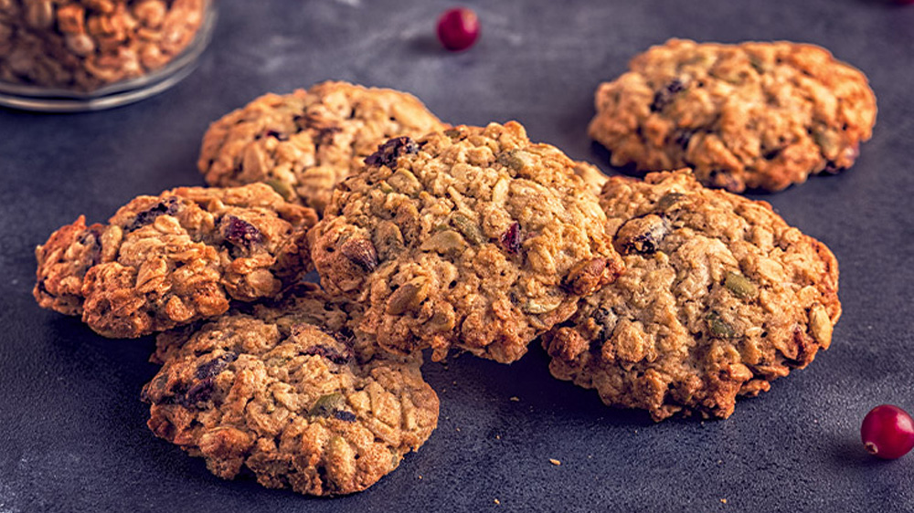 Cookies mit Haferflocken, Nüssen und Cranberries