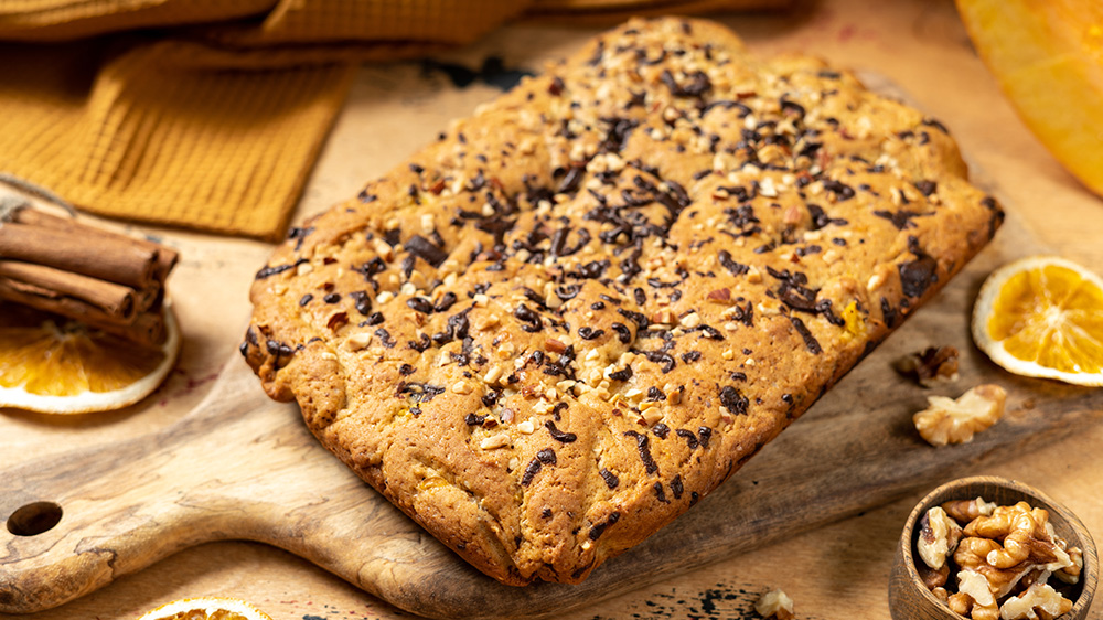 Süße Focaccia mit Zimt und Nüssen