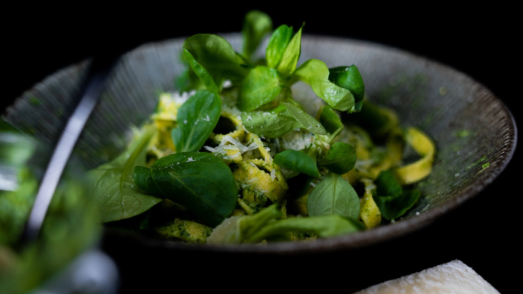 Pasta mit Feldsalat-Pesto