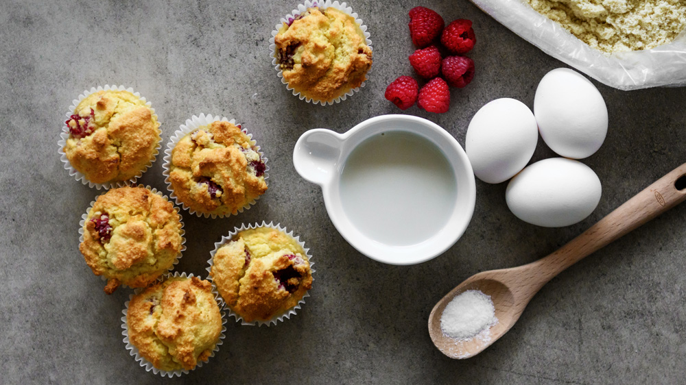 Low-Carb-Muffins mit Himbeeren