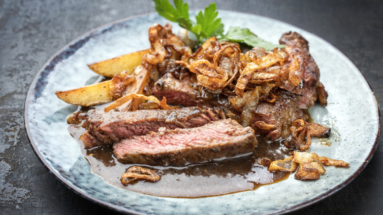 Zwiebelfleisch - Das Rezept für das Traditionsgericht • Koch-Mit