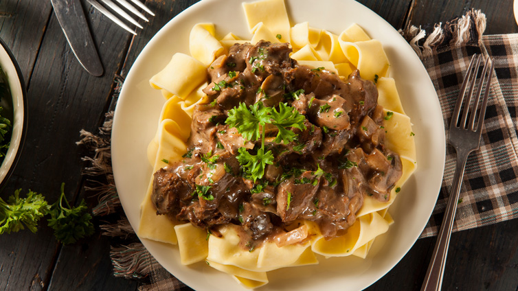 Boeuf Stroganoff | Rezept für den edlen Klassiker • Koch-Mit