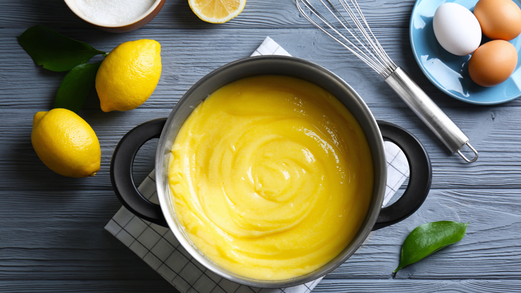 Lemon Curd im Kochtopf