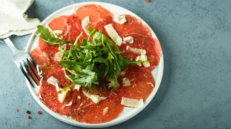 carpaccio mit parmesan und rucola