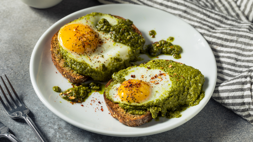 Trendige Pesto-Eggs