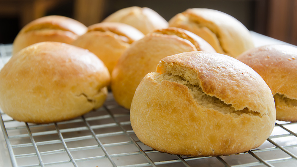 Selbstgebackene Brötchen ohne Hefe