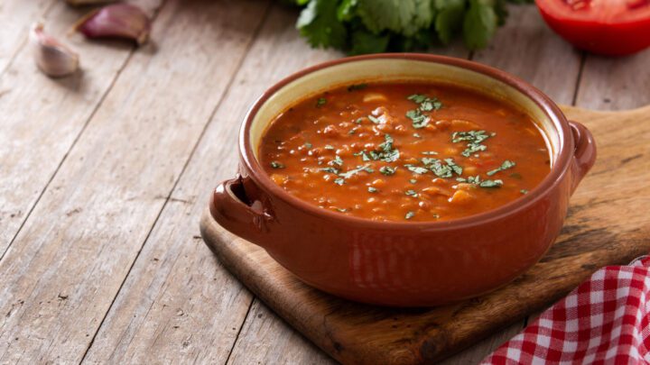 Rote Linsensuppe - Mit Kokosmilch und Kartoffeln • Koch-Mit