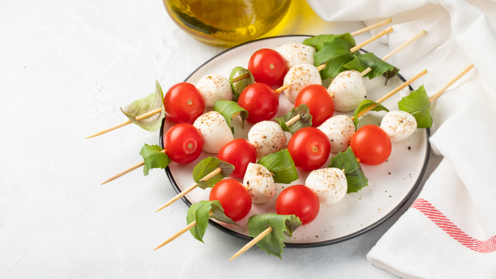 Tomate-Mozzarella-Spieße - Einmal klassisch &amp; einmal anders • Koch-Mit